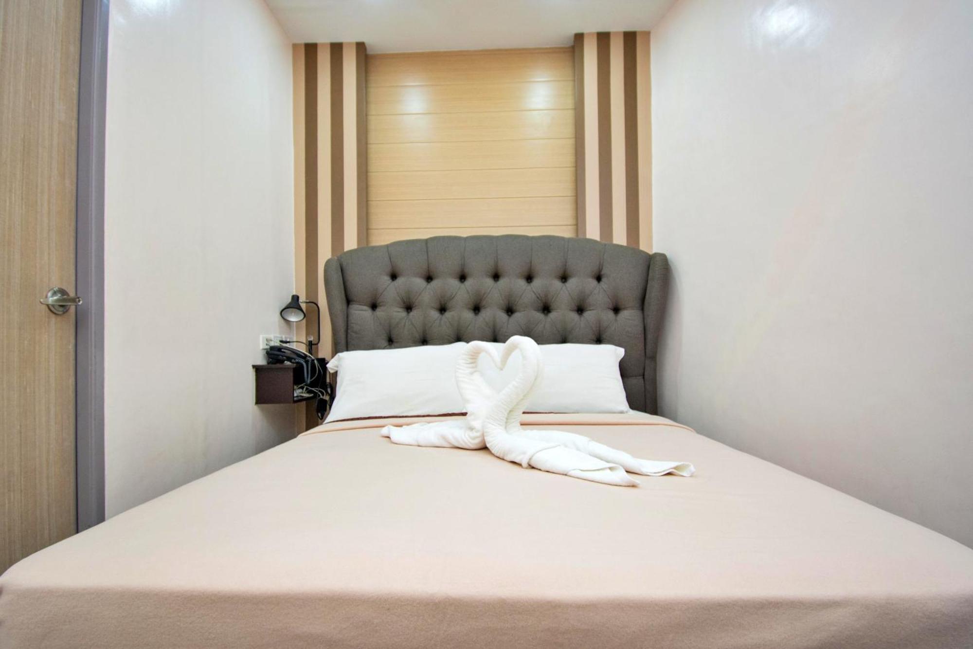 Emerald Island Hotel Balabag  Экстерьер фото