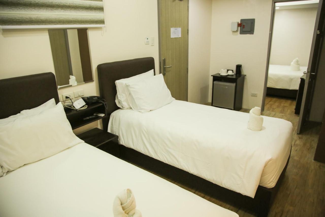 Emerald Island Hotel Balabag  Экстерьер фото