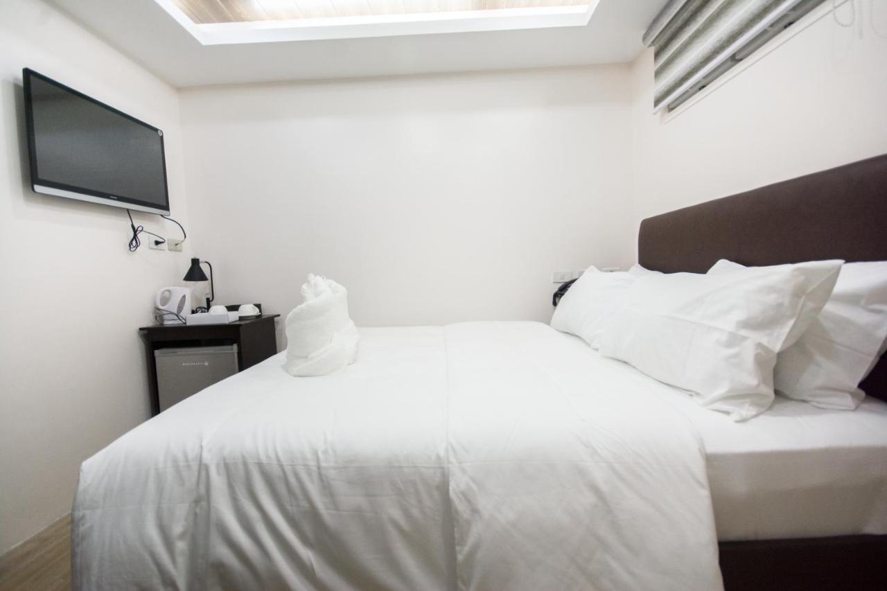 Emerald Island Hotel Balabag  Экстерьер фото