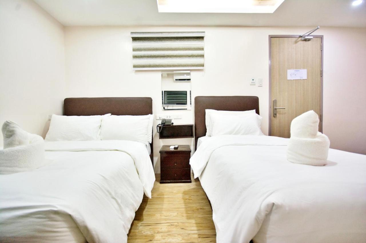 Emerald Island Hotel Balabag  Экстерьер фото