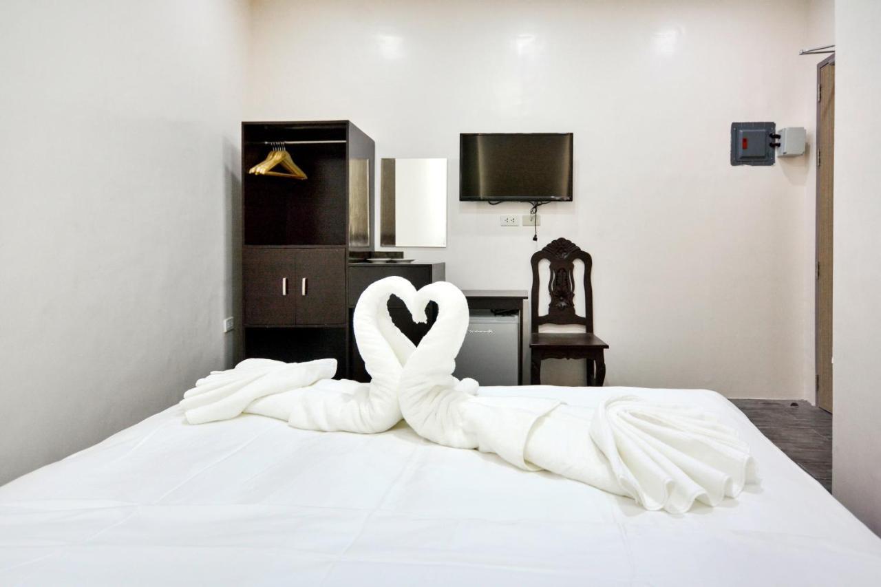 Emerald Island Hotel Balabag  Экстерьер фото