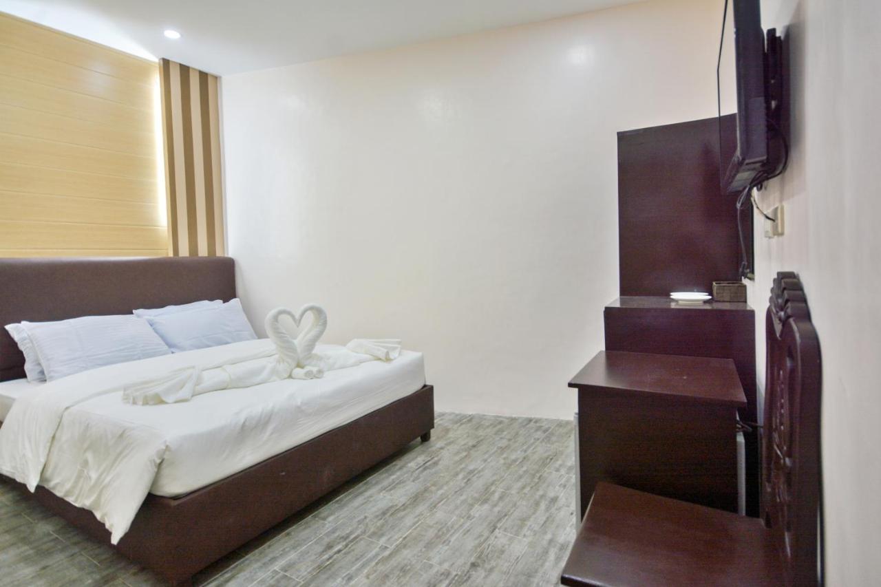 Emerald Island Hotel Balabag  Экстерьер фото